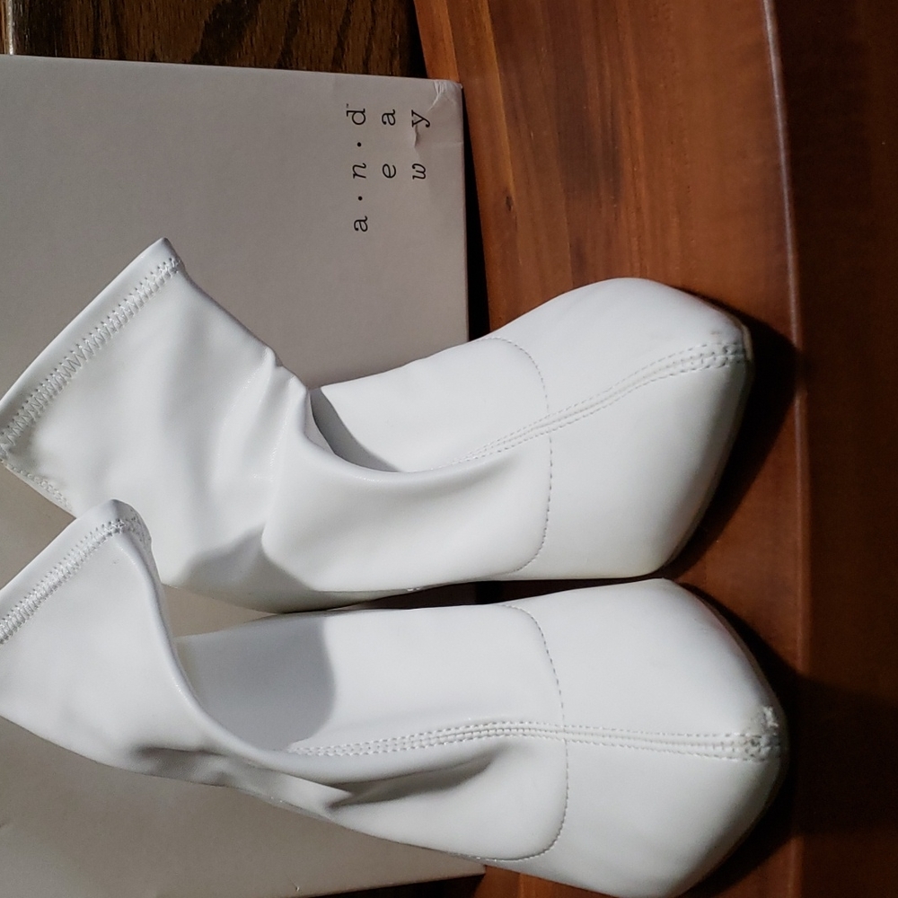 Boots - Picture 3 of 7